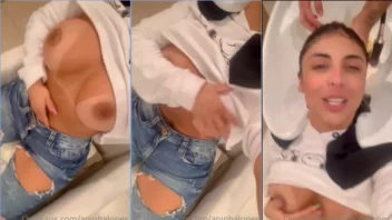 aninha-lopes-peladinha-exibindo-os-peitos